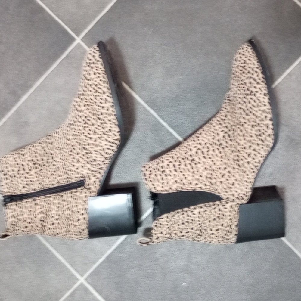 Charlotte Russe Light Leopard Ankle Boots sz 8